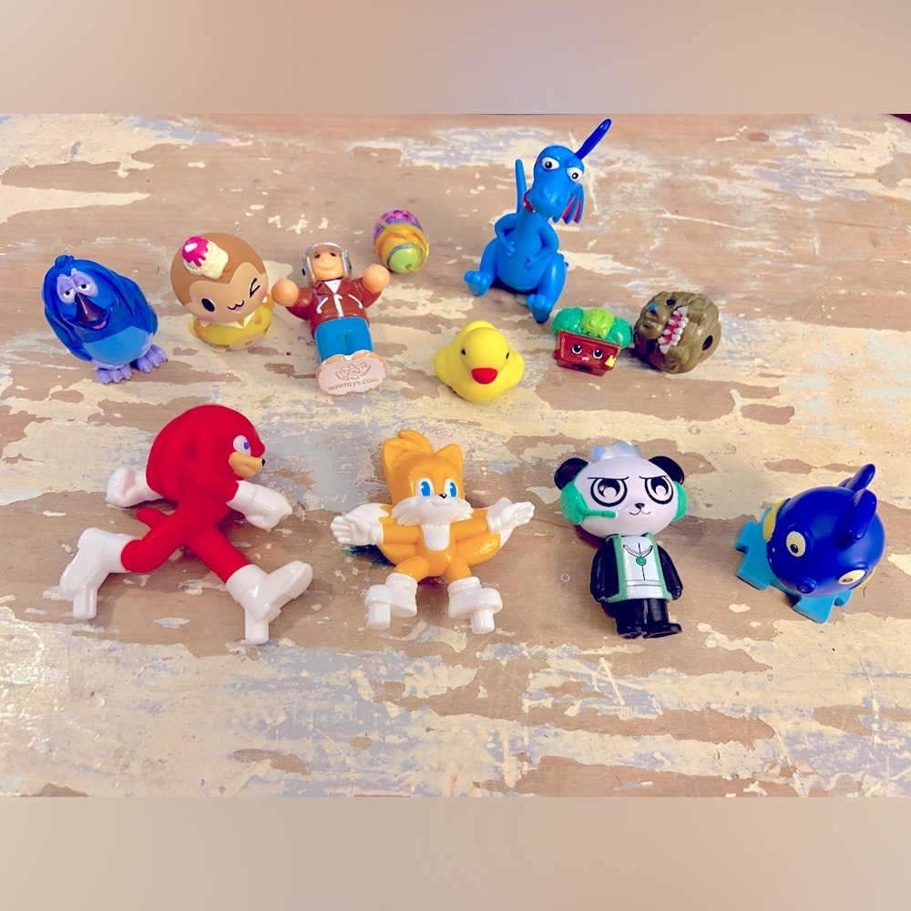 Mixed Play Figure Toy Lot- Sonic, Tails, Panda, Ryan’s World